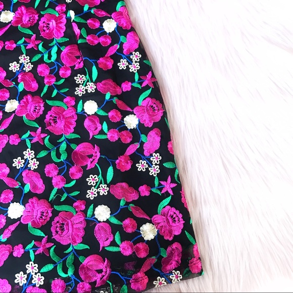 NWOT Missguided Embroidered Bardot Dress Size 4 - Picture 6 of 6